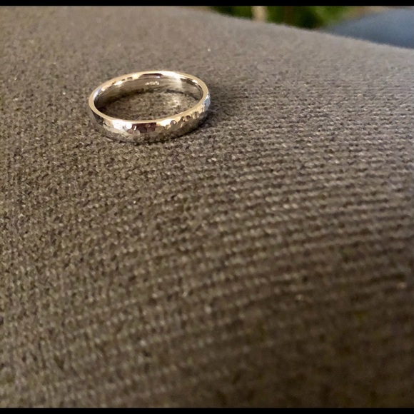 9ct White Gold Custom Made Ring - Picture 4 of 8